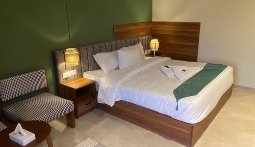 Deluxe King Room Panoramic Pyramids View