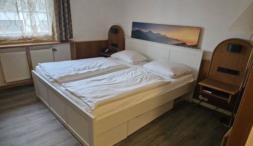Basic Twin Room, 1 Double Bed