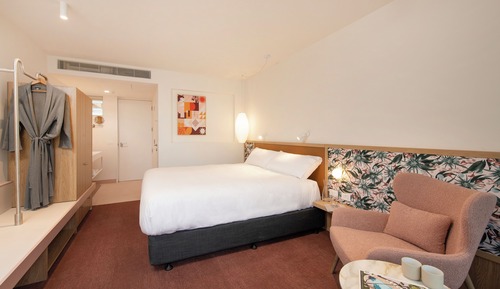 Superior Room with Free Parking, Wifi, Welcome Drink, Minibar