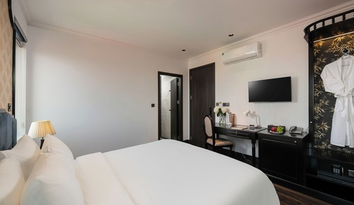 Deluxe Double Room with Lake View