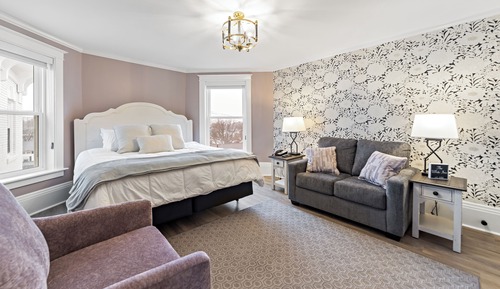 Suite, 1 King Bed with Sofa bed
