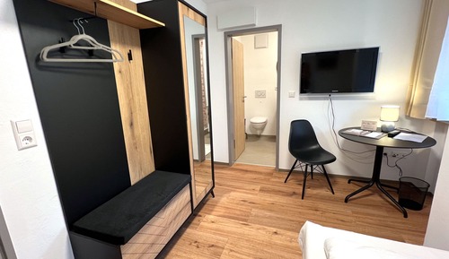 Standard Single Room, Private Bathroom, Courtyard View (Einzelzimmer Komfort)