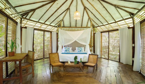 Luxury Double Room, 1 King Bed, Balcony, Garden View