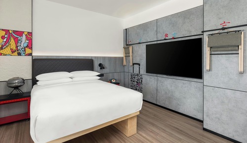 Room, 1 Queen Bed, Balcony, City View