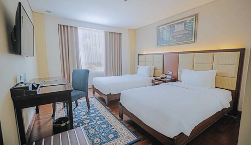 Deluxe Room with Twin Beds	