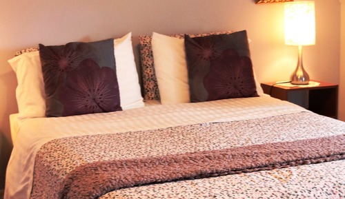 Comfort Room, Shared Bathroom (Jacinthe)