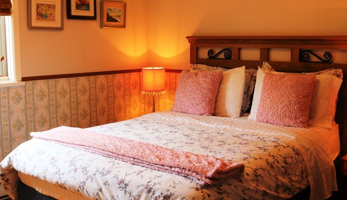 Comfort Room, Shared Bathroom, Garden View (Rose)