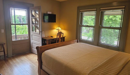 Economy Double Room, Ensuite (Tennessee Williams)