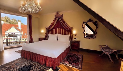 Exclusive Suite (DeCastello)
