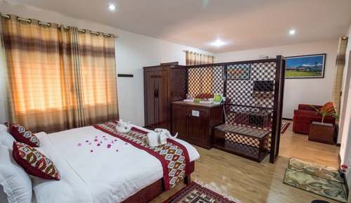 Deluxe Suite, 1 King Bed, Non Smoking, Garden View
