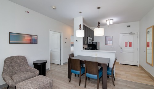 Suite, 2 Bedrooms (Mobility Accessible, Tub)