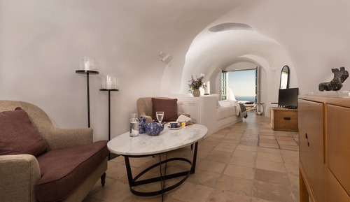 Senior Studio Suite, Pool Access (Vassaltis)