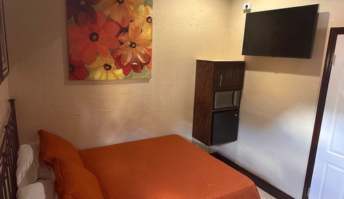 Standard Studio, 1 Bedroom, Refrigerator & Microwave