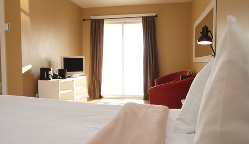 Standard Room, 1 Queen Bed, Lake View