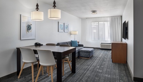 Suite, 2 Bedrooms (Mobility/Hearing Accessible, Tub)