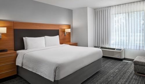 Studio, 1 King Bed (Mobility/Hearing Accessible, Tub)