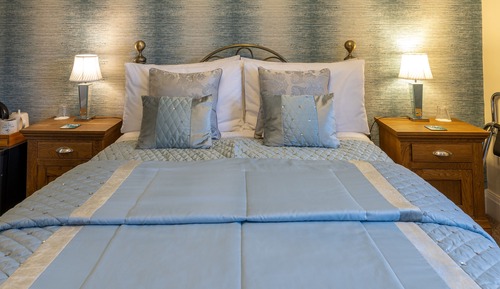 Evergreen - Deluxe Double Room
