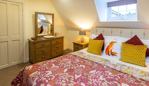 Maple - Deluxe Queen Room