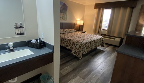 Classic Room, 1 King Bed, Sunset View , Non-Smoking