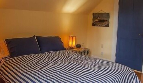 Standard Room, 1 Queen Bed, Private Bathroom