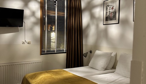 Comfort Double Room, 1 Queen Bed, Private Bathroom, Courtyard View