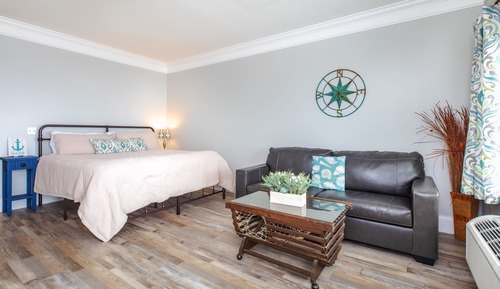 Deluxe Studio Suite, 1 King Bed with Sofa bed, Non Smoking, Ocean View