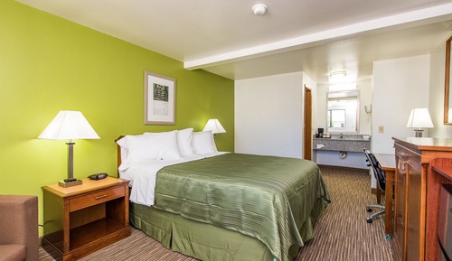 Basic Room, 1 Queen Bed