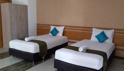 Family Room 4 Single Bed