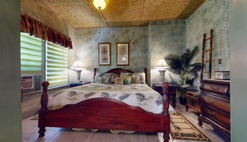 Emerald Suite