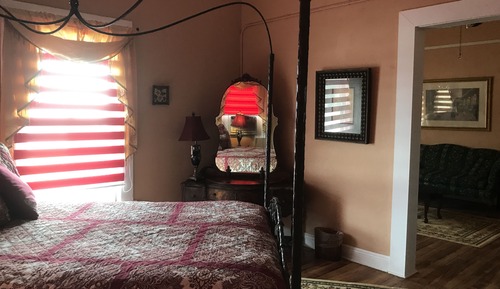 Diamond Suite, 1 Queen Bed (Second floor)