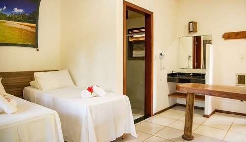 QUARTO TRIPLO COM VARANDA