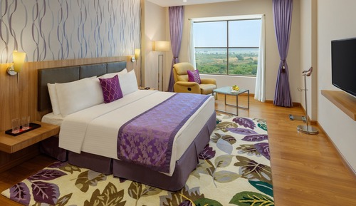 Deluxe Room, 1 King Bed (Club Room)
