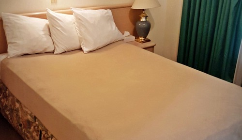 Standard Room, 1 Queen Bed
