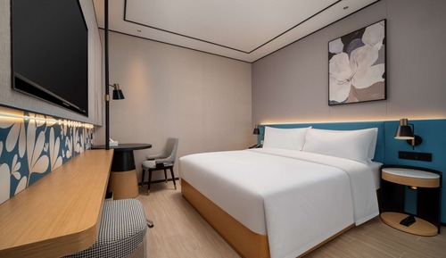 Premium Room, 1 King Bed, Balcony