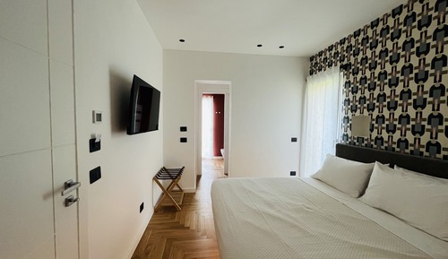 Design Room, Pool View