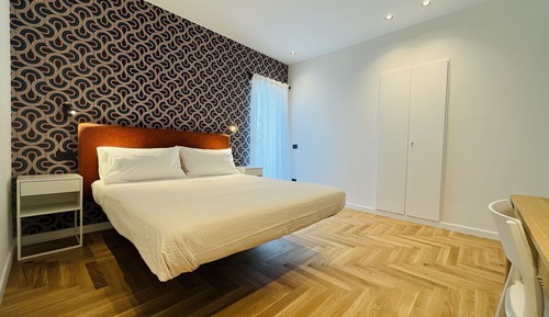 Comfort Room, Pool View