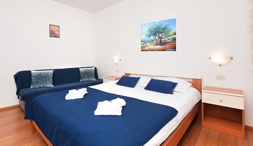 Apartment (Standard One bedroom Apartment with B)