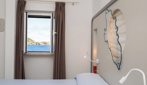 Single Room, Sea View