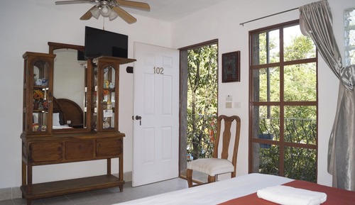 Basic Room, 1 Queen Bed, Private Bathroom, Courtyard View
