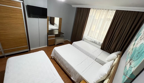 Basic Triple Room, City View