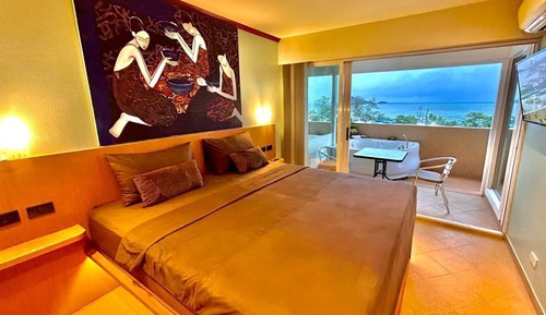 Condo, Sea View