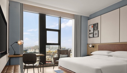 Executive Suite, 1 King Bed, City View