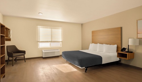 Suite, 1 King Bed, Roll-in Shower, Non Smoking
