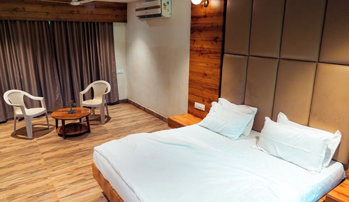 Deluxe Double Room, Garden View