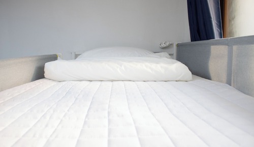 Bed in 6-Bed Female Dormitory Room (non-Korean nationals only)