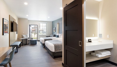 Deluxe Room, 2 Queen Beds (Walkout)