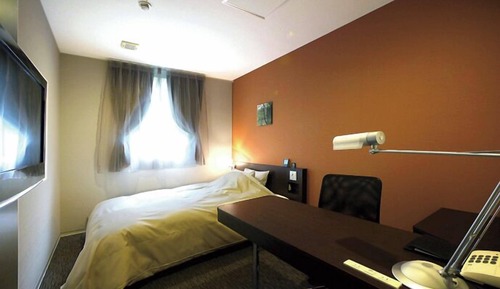 Basic Single Room, Smoking