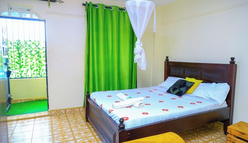 Business Studio Suite, City View