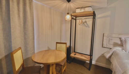 VIP suite with hydromassage bathtub, king size bed, pool and garden view