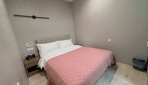 Basic Double Room, 1 Queen Bed, Non Smoking, Private Bathroom